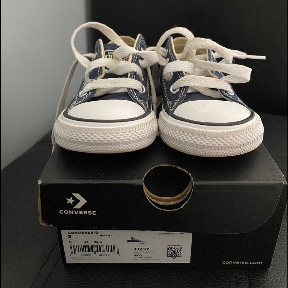 Converse sneakers low top